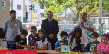 Alumnos del taller de “Robótica Educativa” del Capítulo de Ingeniería Electrónica presentaron sus prototipos en la ceremonia de clausura