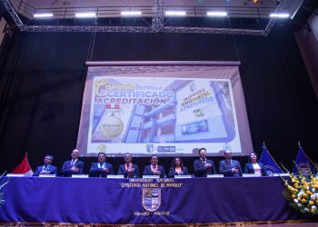 El Ing. CIP Marco Ramírez participó en la ceremonia de entrega del certificado de acreditación del Programa de Ingeniería Ambiental de la UNASAM