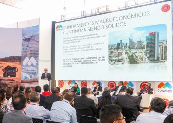 El Ministro de Energía y Minas Oscar Vera Gargurevich y el decano del CIP-CDLima Roque Benavides Ganoza participaron en la inauguración de CONAMIN 2023