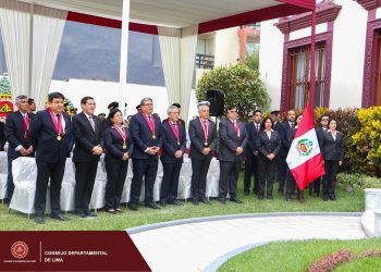 Se realizó la ceremonia de izamiento del pabellón nacional en el Consejo Nacional del Colegio de Ingenieros del Perú