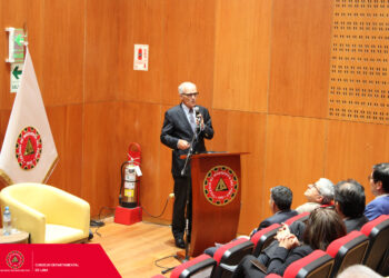 El Ing. CIP Roque Benavides Ganoza, decano del CIP-CDLima, fue uno de los ponentes de la edición presencial de Martes de la Minería