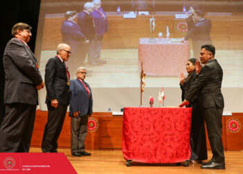 155 colegiados se unieron al CIP-CDLima en una ceremonia presidida por el Ing. CIP Roque Benavides, decano de la institución