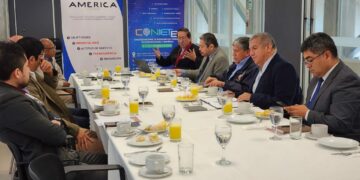 El Capítulo de Ingeniería Electrónica del Colegio de Ingenieros del Perú – CDLima y expertos analizaron la Ley N° 31814, que promueve el uso de la Inteligencia artificial