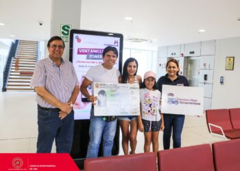 Colegiados y sus familiares se acercaron al CIP-CDLima para tramitar documentos de identidad electrónicos en la ventanilla itinerante que instaló la RENIEC