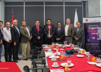 Los capítulos de Ingeniería Electrónica e Ingeniería Civil organizaron en una mesa de trabajo sobre inteligencia artificial, data center, smart cities y las construcciones del futuro