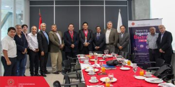 Los capítulos de Ingeniería Electrónica e Ingeniería Civil organizaron en una mesa de trabajo sobre inteligencia artificial, data center, smart cities y las construcciones del futuro