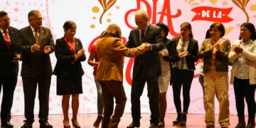 Más de 200 colegiadas participaron en el agasajo por el Día de la Madre, organizado por el CIP-CDLima