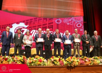 El Ing. CIP Roque Benavides Ganoza, decano del CIP-CDLima, presidió la Sesión Solemne de la Semana de la Ingeniería Nacional 2024