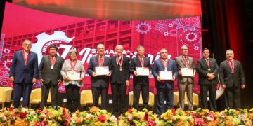 El Ing. CIP Roque Benavides Ganoza, decano del CIP-CDLima, presidió la Sesión Solemne de la Semana de la Ingeniería Nacional 2024