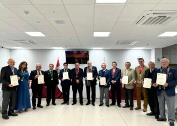 El Capítulo de Ingeniería Electrónica del CIP-CDLima homenajeó a los egresados de la Promoción 1974 de la Universidad Ricardo Palma en sus bodas de oro