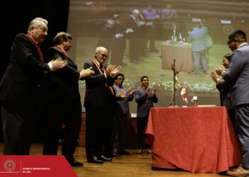 Con participación del Ing. CIP Roque Benavides, decano del CIP-CDLima, se celebró la segunda ceremonia de colegiación de octubre de 2024
