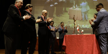 Con participación del Ing. CIP Roque Benavides, decano del CIP-CDLima, se celebró la segunda ceremonia de colegiación de octubre de 2024
