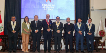 El CIP-CDLima y el Colegio de Abogados de Lima firmaron un convenio, y nuestro decano, el Ing. CIP Roque Benavides, recibió la Medalla Cívica del Derecho