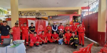 El Capítulo de Ingeniería Ambiental del CIP CDLima realizó la entrega de 12 toneladas de alimentos no perecibles, bebida, equipos de protección personal y medicinas a bomberos voluntarios que combaten los incendios forestales en la sierra y selva central del país