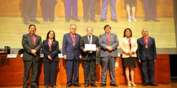 212 miembros del CIP-CDLima pasaron a la condición de colegiados vitalicios en una emotiva ceremonia