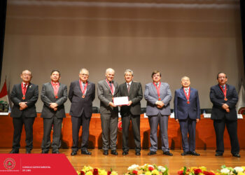 El Ing. CIP Roque Benavides Ganoza, decano del CIP-CDLima, encabezó la segunda ceremonia de reconocimiento a los colegiados vitalicios