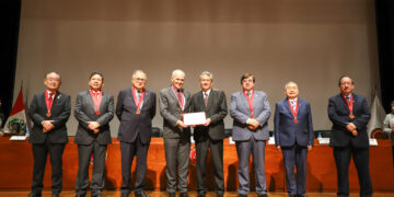 El Ing. CIP Roque Benavides Ganoza, decano del CIP-CDLima, encabezó la segunda ceremonia de reconocimiento a los colegiados vitalicios