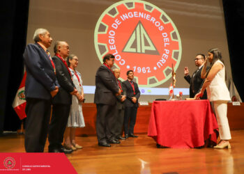 El lunes 30 de diciembre en las instalaciones del CIP-CDLima se realizaron las Ceremonias de Colegiación N° 480 y N° 481, las últimas correspondientes al mes de diciembre y del 2024, que marcó el ingreso de 454 ingenieros a nuestra Orden.