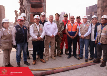 Ing. CIP Edwin Chavarri, decano del CIPLima, acompañó al ministro de Defensa Walter Astudillo a supervisar la zona del incendio de Barrios Altos