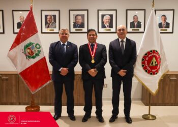 El Ing. CIP Edwin Chavarri, decano del CIP Lima, recibió al ministro de Defensa Walter Astudillo y al ministro de Vivienda, Construcción y Saneamiento Durich Whittembury