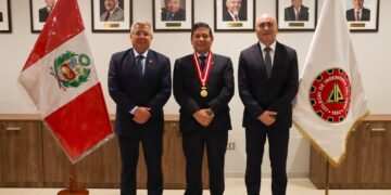 El Ing. CIP Edwin Chavarri, decano del CIP Lima, recibió al ministro de Defensa Walter Astudillo y al ministro de Vivienda, Construcción y Saneamiento Durich Whittembury