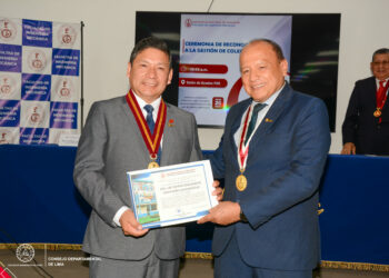 Edwin Chavarri, decano del CIP Lima, recibe distinción por liderar defensa para el reconocimiento de la colegiatura de los ingenieros de la UNI