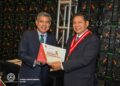 Decano del CIP Lima entrega Hoja de Ruta de la Ingeniería para la Gobernabilidad al presidente del Consejo de Ministros y al embajador de Estados Unidos
